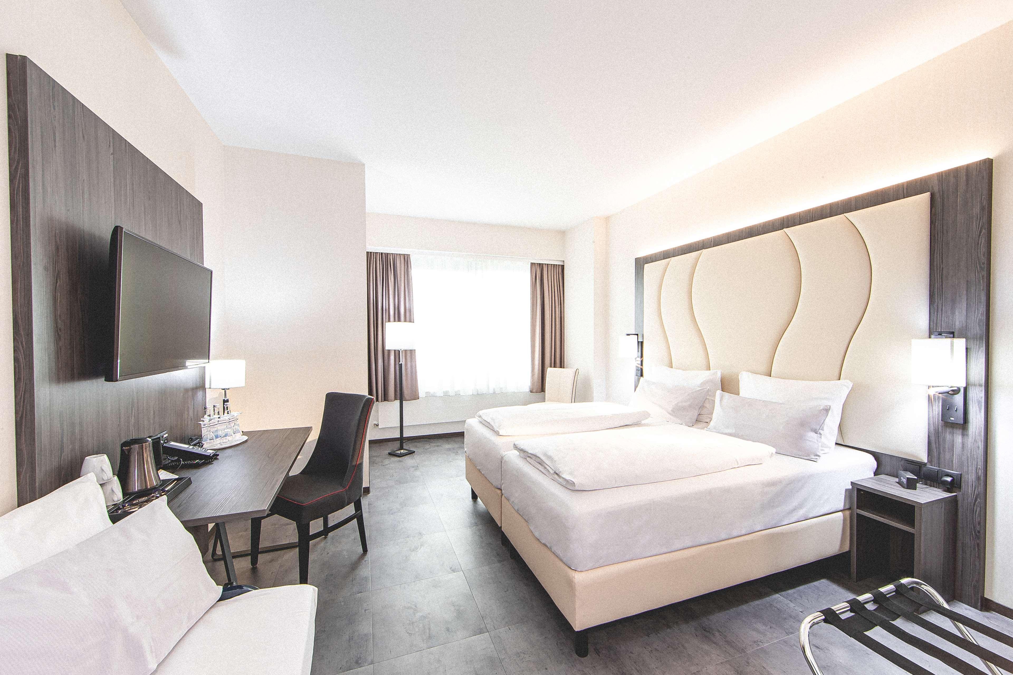 Western Plaza Hotel