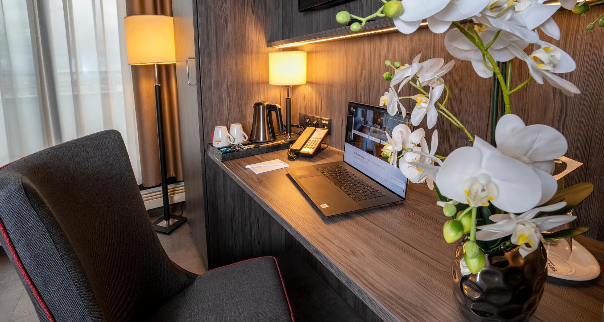 Western Plaza Hotel 4*